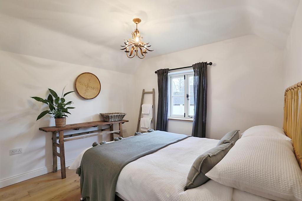 Luxury Cotswold Cottage With Hot Tub In Stow On The Wold! 외부 사진
