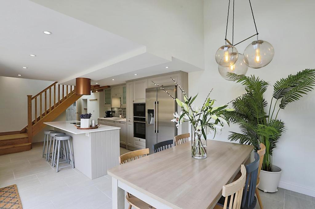 Luxury Cotswold Cottage With Hot Tub In Stow On The Wold! 외부 사진